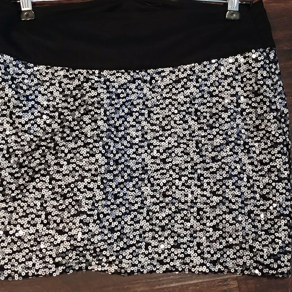 MM Coutoure silver and black skirt size S - Picture 2 of 2